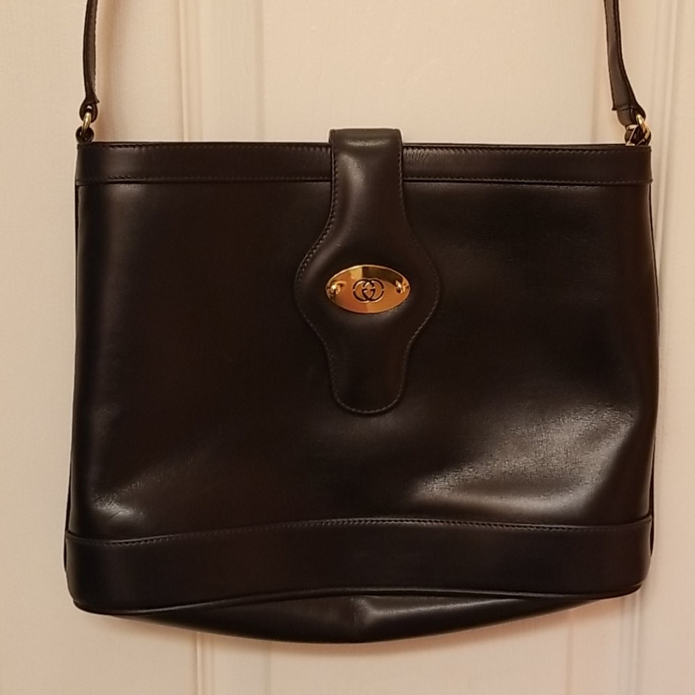 Gucci navy shoulder purse